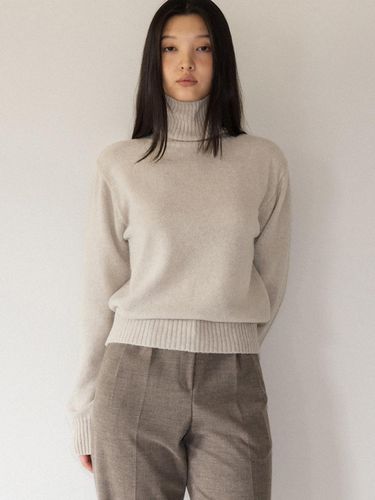 Alpaca turtle neck knit (beige) - ANDNEEDS - Modalova