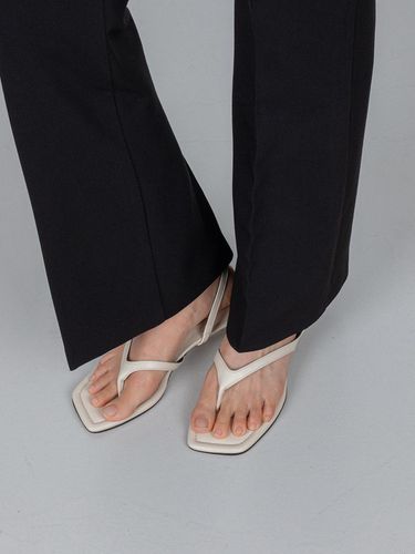 Sleek Sandal - TWJN - Modalova