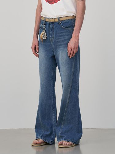 Flare Curved Brushed Denim Pant - BASEMOMENT - Modalova