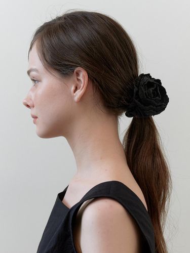 Cooing Rose Scrunchie_Black - KINDABABY - Modalova