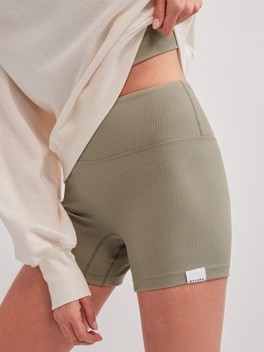 KALI Biker Shorts - Sage - NYLORA - Modalova