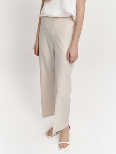 Wrinkle Free Back Banding Straight Pants - marieclaire - Modalova