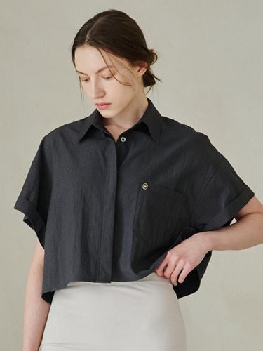 Roll Up Pocket Cropped Shirt - Nouve - Modalova