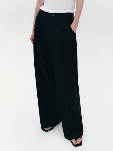 Tuck Basic Slacks - marieclaire - Modalova