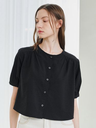 Round Neck Shirring Blouse - Black - Nouve - Modalova