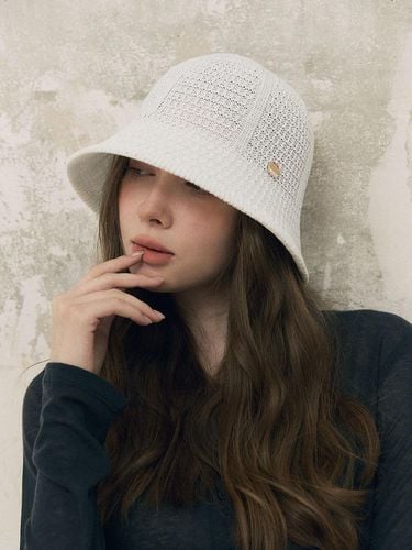 Half Stripe Bucket Hat - ACCLET - Modalova