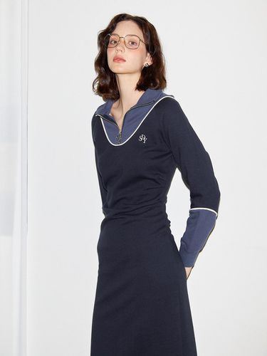 Color Block Cozy Dress_Navy - SALON DE YOHN - Modalova