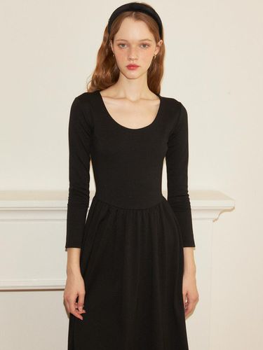 Basic Ballet Core Dress_Black - SALON DE YOHN - Modalova