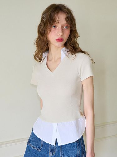 Shirt Detail V-neck Short Sleeve T-shirt - SALON DE YOHN - Modalova