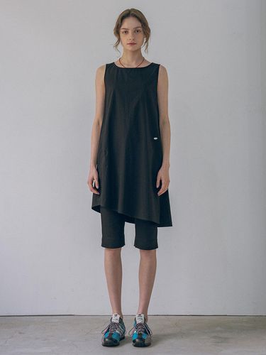 Unbalance Round Midi Dress (Black) - vanone atelier - Modalova