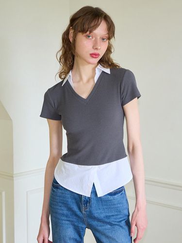 Shirt Detail V-neck Short Sleeve T-shirt_Gray - SALON DE YOHN - Modalova