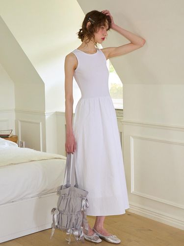 Sleeveless Long Dress_ White - SALON DE YOHN - Modalova