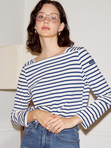 Basic Stripe T-shirt (3 Color) - SALON DE YOHN - Modalova