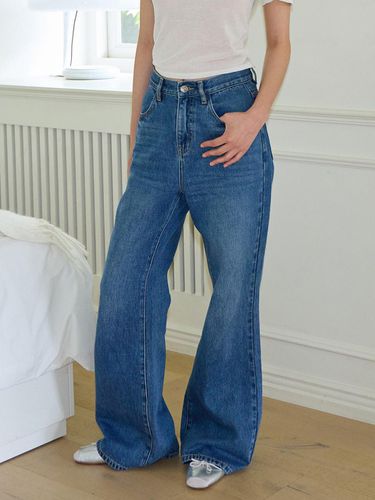 Loose Fit Bootcut Denim Pants - SALON DE YOHN - Modalova