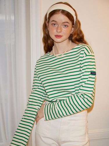 Boat Neck Basic Stripe T-shirt - SALON DE YOHN - Modalova