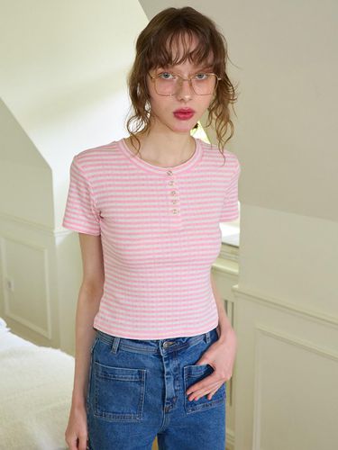 Punching Stripe T-shirt_Pink - SALON DE YOHN - Modalova