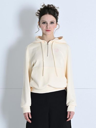 HALF ZIP-UP HOOD RAGLAN TOP LIGHT YELLOW MBDSTO005LY - MAKE A TOAST - Modalova