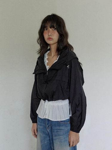 Crease Wind Breaker_Black - HOKUSPOKUS - Modalova