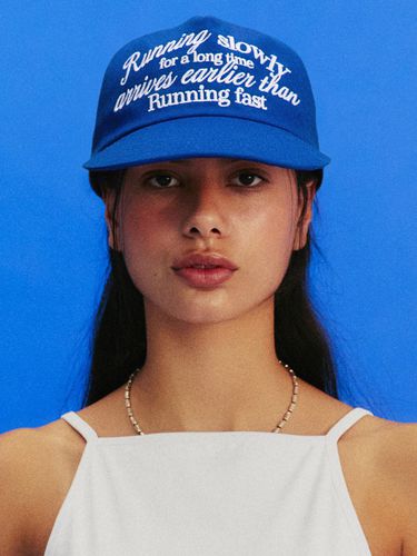 Running Slowly Cotton Cap_Denim - MENASOO - Modalova