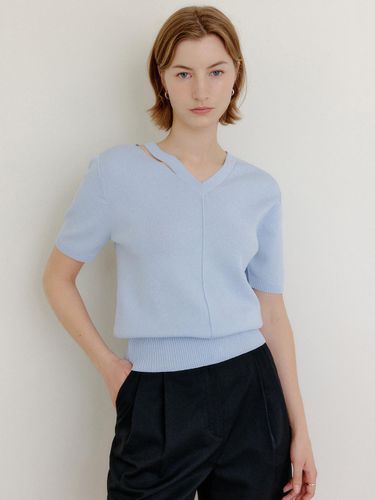 Sarah Cut Out Knit Top (3 Color) - LOOKAST - Modalova