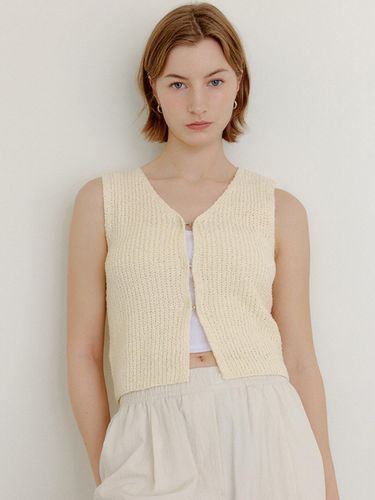 Gloria Hook Sleeveless Knit Top (3 Color) - LOOKAST - Modalova