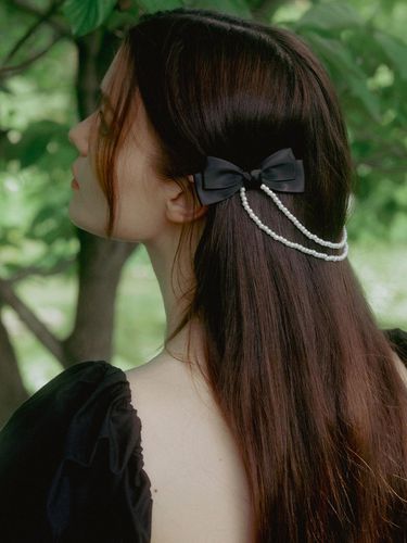 Double Bow Pearl Hair Clip - THETIS - Modalova