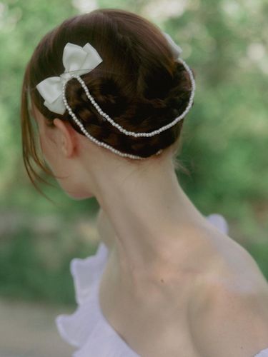 Double Bow Pearl Hair Clip - THETIS - Modalova