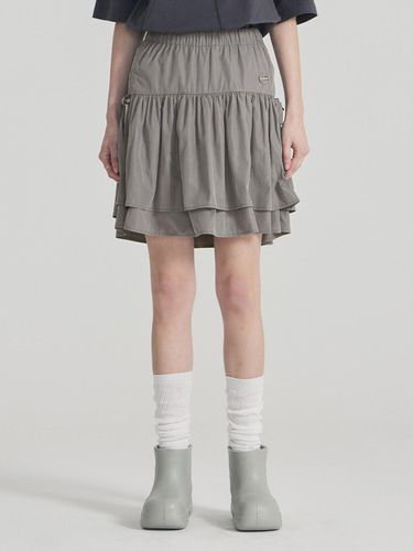 LAYERED SHIRRING MINI SKIRT_KHAKI - FALLETT - Modalova