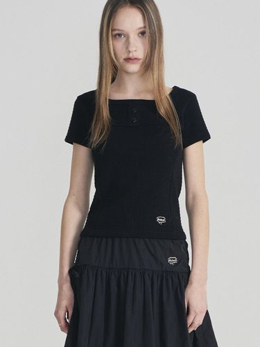 SQUARE NECK FITTED TOP_BLACK - FALLETT - Modalova