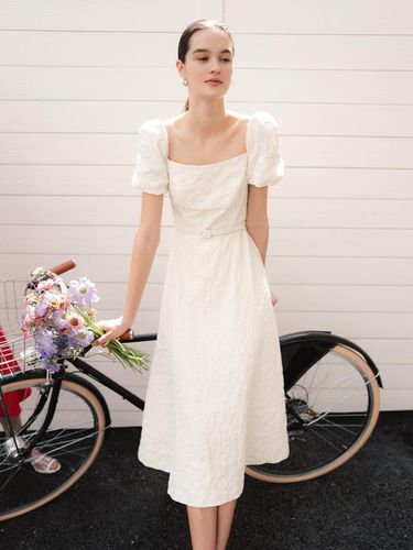 SKYE Balloon Sleeve Seersucker Flared Long Dress - BAU by Bride And You - Modalova