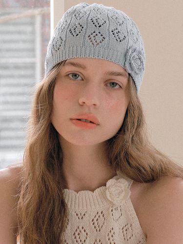 Corsage Knit Beanie Light Blue - ROLAROLA - Modalova