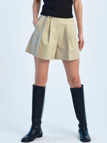 Belted Tuck Short Pants_Khaki - SO IR - Modalova