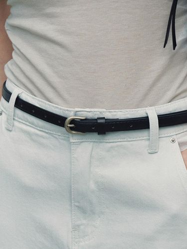 Minimal Round Buckle Belt - Neev - Modalova