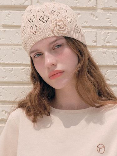 Corsage Knit Beanie Beige - ROLAROLA - Modalova