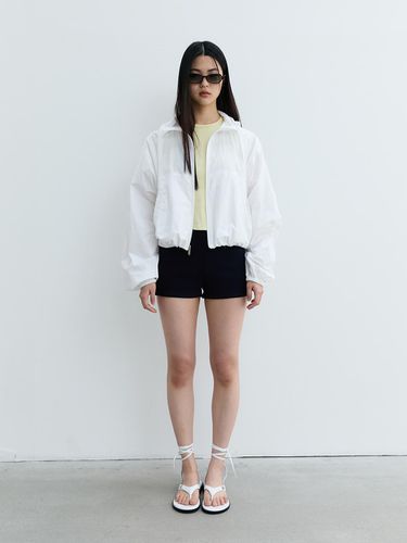 Volume Nylon Zip Up Top_White - STUDIO TABLE - Modalova