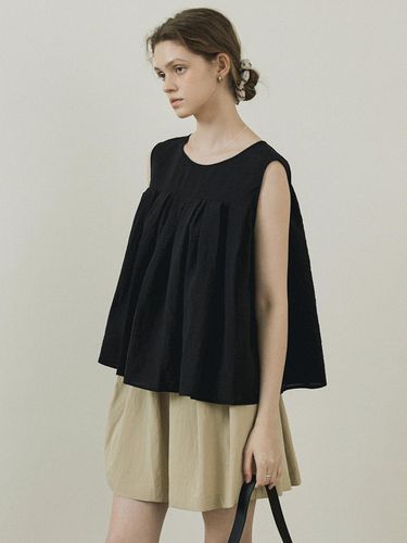 Pleated Strap Blouse - Black - AUBARD - Modalova