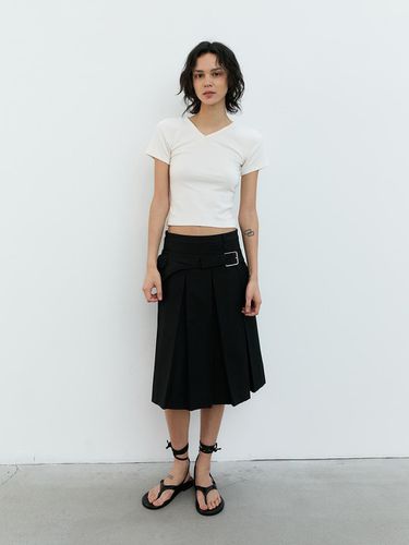 Front Back Pleats Skirt_Black - STUDIO TABLE - Modalova