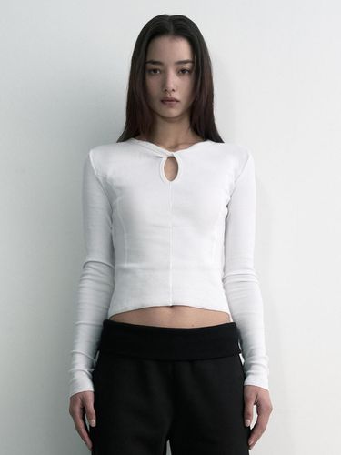 Cross Hole Long Sleeve Top - STUDIO TABLE - Modalova