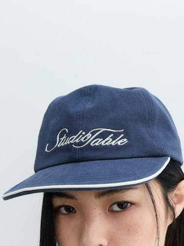 Trimming Flat Cap _ Navy - STUDIO TABLE - Modalova