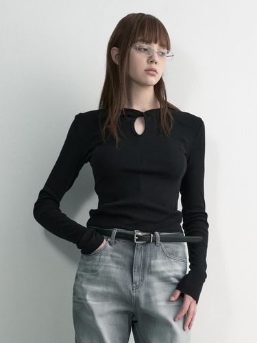 Cross Hole Long Sleeve Top_Black - STUDIO TABLE - Modalova