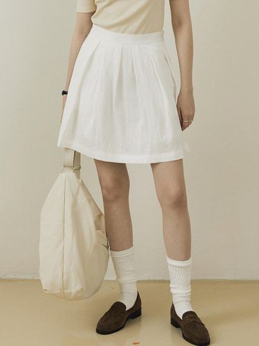 Unbalance-Tuck Volume Skirt - White - AUBARD - Modalova