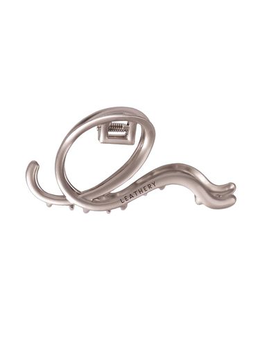 Adeline Silver Hair Claw Clip_Matte Silver - leathery - Modalova