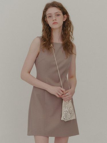 Minimal Sleeveless Dress_Beige - PLAC - Modalova