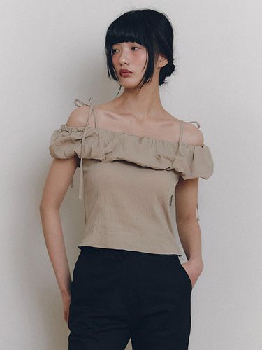 Chouchou Sleeveless Blouse - Beige - GANISONG - Modalova