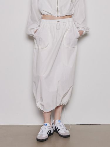 Balloon String Skirt_Off White - REFINED902 - Modalova