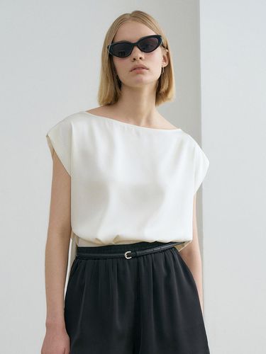 Boatneck Slit Button Blouse - RENEJ - Modalova