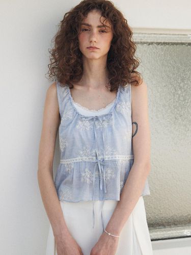 Embroidery Sleeveless Blouse_Sky Blue - ouel - Modalova