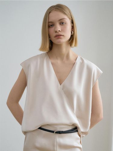 Cross Wide Blouse - RENEJ - Modalova