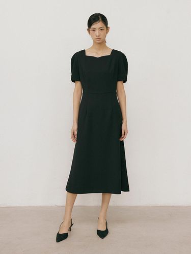 La Tulip Flare Dress_Black - Lucirzu - Modalova