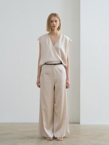 View Wide Trousers - RENEJ - Modalova